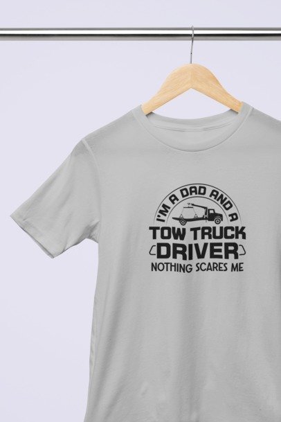 I'm a dad and a tow truck driver, nothing scares me T-SHIRT